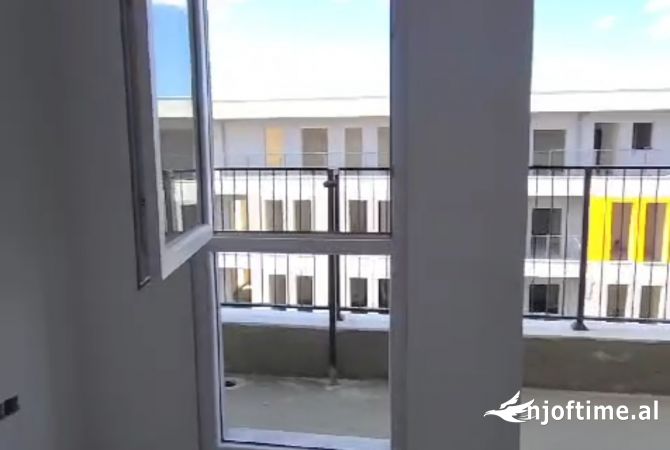 Shtepi ne shitje Apartament ne Tirane, 3+1, Mobilimi Bosh, pa mobiluar, Pagesa 126,000  Euro.