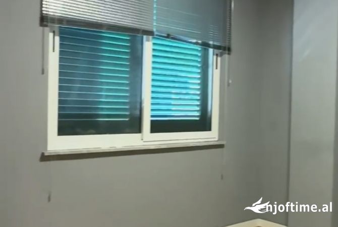 Jepet me qera ambjent per zyra me bllok !