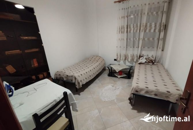 Shtepi me qera Apartament ne Tirane, 2+1, Mobilimi E mobiluar, Pagesa 400  Euro.