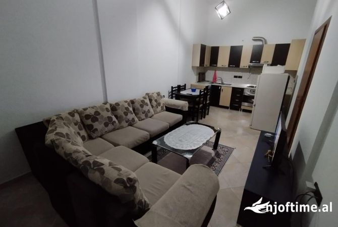Shtepi me qera 2+1 ne Tirane - 400 Euro