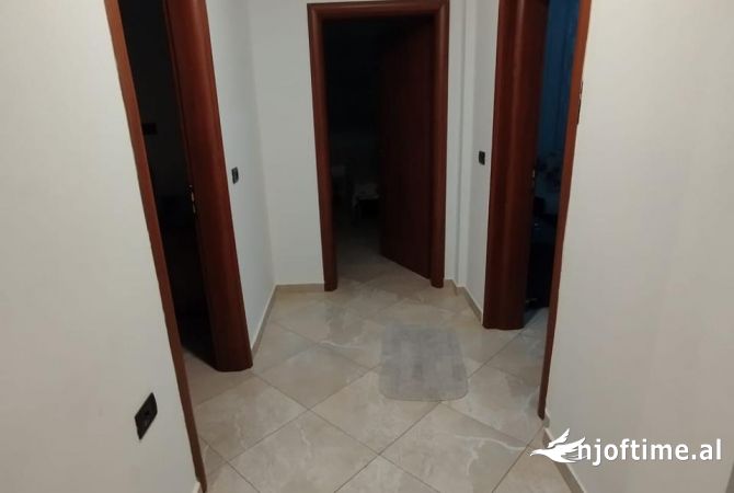 Shtepi me qera 2+1 ne Tirane - 400 Euro