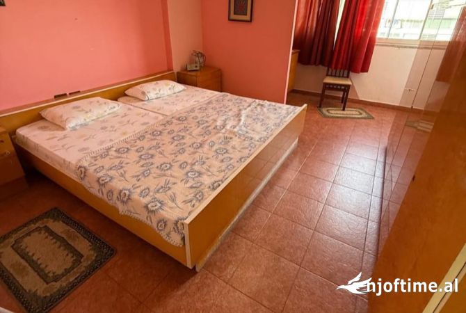 Shtepi me qera Apartament ne Tirane, 2+1, Mobilimi E mobiluar, Pagesa 550  Euro.