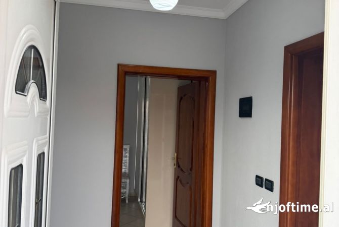 Shtepi me qera Apartament ne Tirane, 1+1, Mobilimi E mobiluar, Pagesa 45,000  Leke.