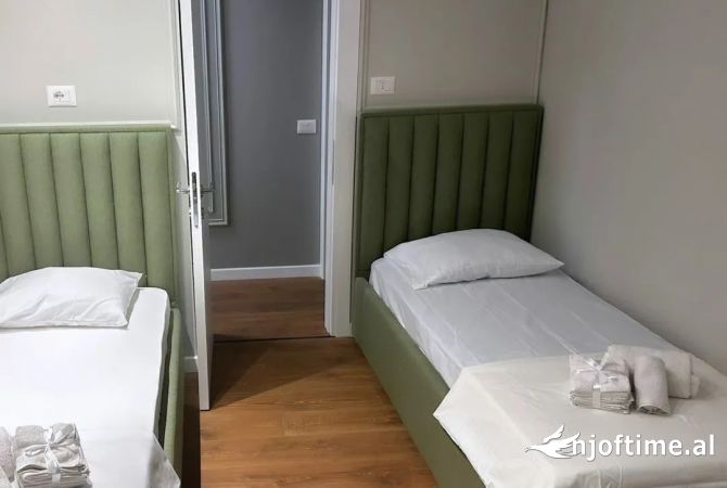 Shtepi ne shitje Apartament ne Tirane, 2+1, Mobilimi E mobiluar, Pagesa 175,000  Euro.