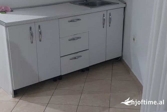 Shtepi me qera 1+1 ne Tirane - 40,000 Leke