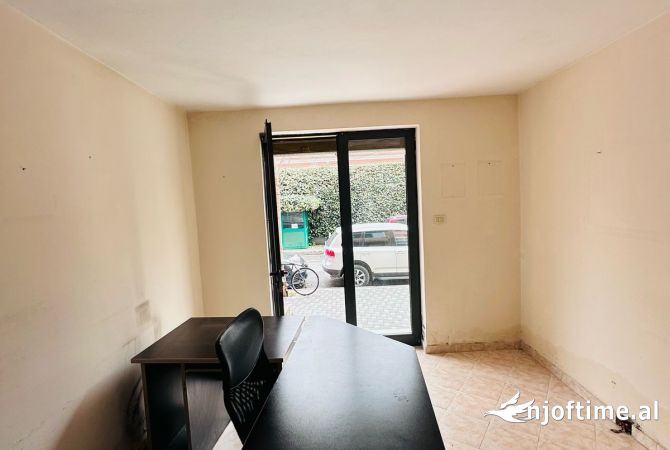 Ambient biznesi me qera 1+1 ne Tirane - 300 Euro