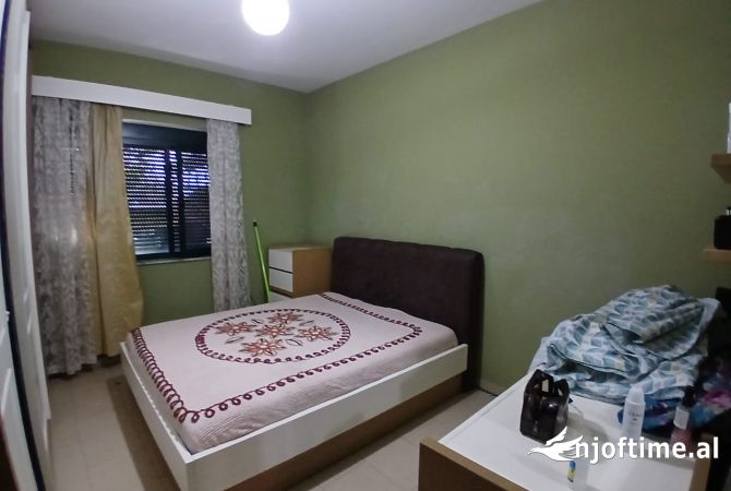 Shtepi me qera Apartament ne Tirane, 3+1, Mobilimi E mobiluar, Pagesa 600  Euro.