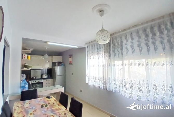 Shtepi me qera Apartament ne Tirane, 3+1, Mobilimi E mobiluar, Pagesa 600  Euro.