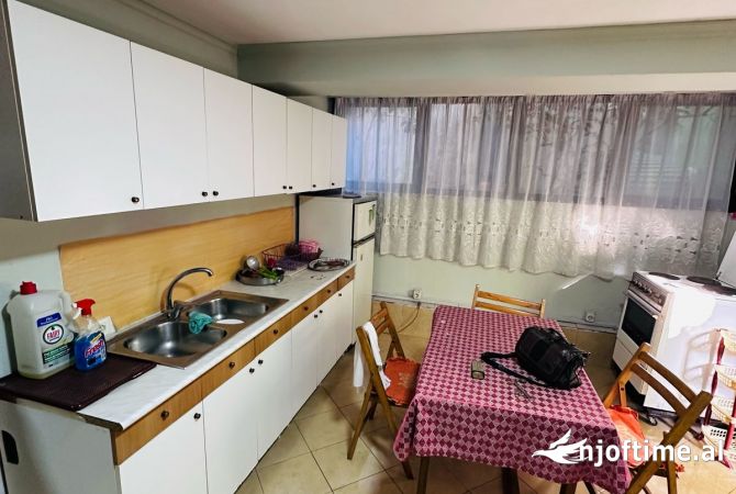 Shtepi me qera 1+1 ne Tirane - 40,000 Leke