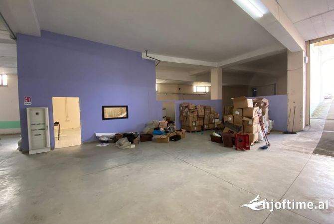Ambient biznesi me qera 4+1 ne Tirane - 4,000 Euro
