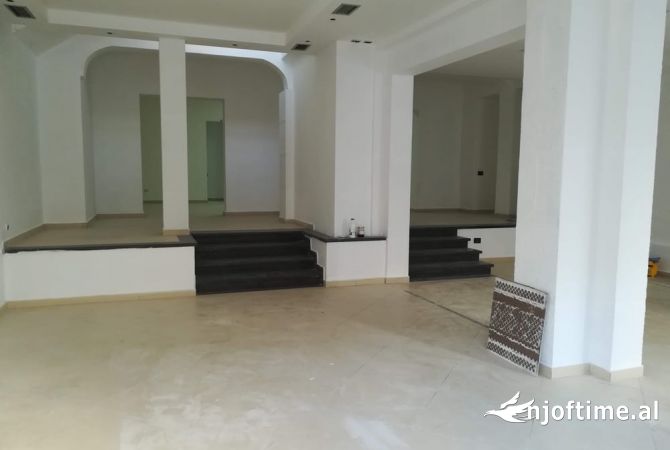Ambient biznesi me qera 1+1 ne Tirane - 90,000 Leke