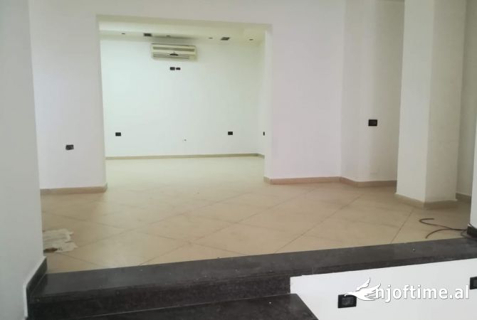 Ambient biznesi me qera 1+1 ne Tirane - 90,000 Leke