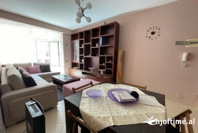 Shtepi me qera 2+1 ne Tirane - 550 Euro