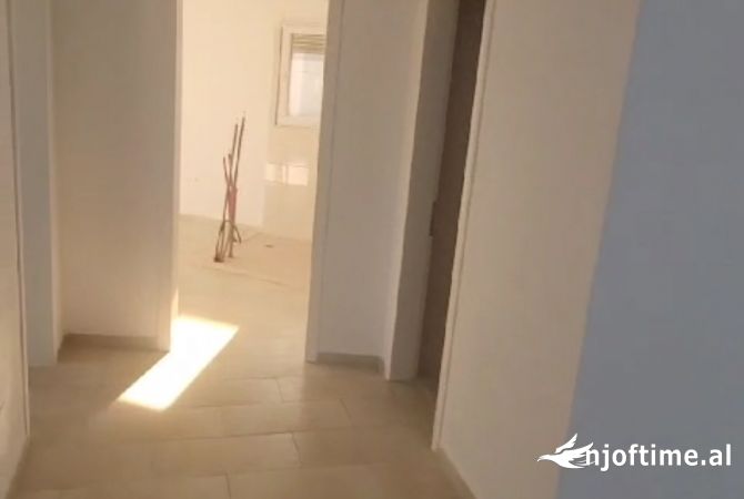 Shtepi ne shitje Apartament ne Tirane, 2+1, Mobilimi Bosh, pa mobiluar, Pagesa 190,000  Euro.