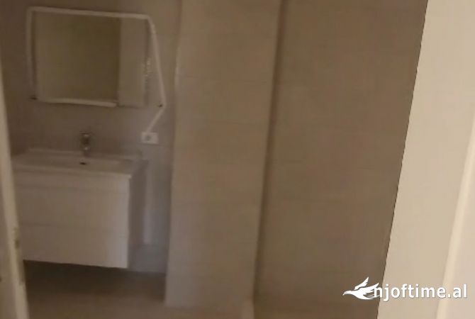 Shtepi ne shitje Apartament ne Tirane, 2+1, Mobilimi Bosh, pa mobiluar, Pagesa 190,000  Euro.