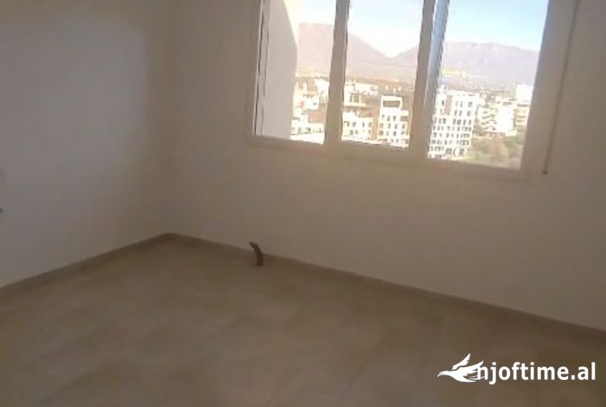 Shtepi ne shitje Apartament ne Tirane, 2+1, Mobilimi Bosh, pa mobiluar, Pagesa 190,000  Euro.