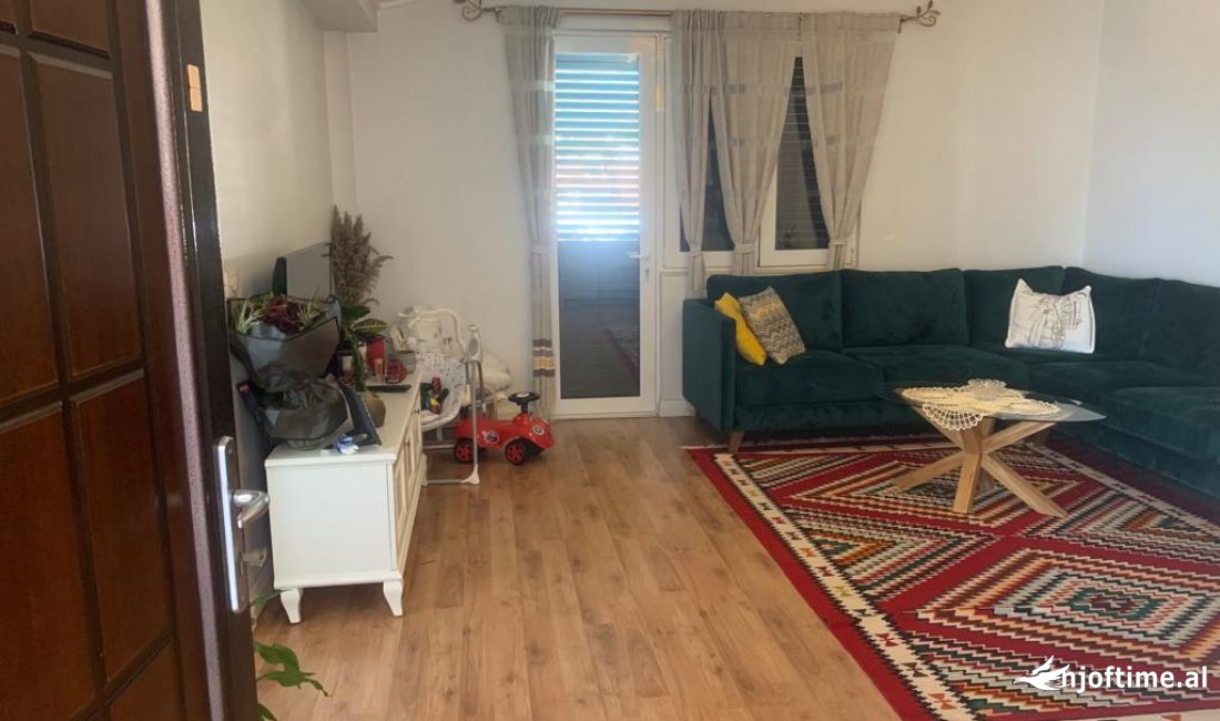 Shtepi ne shitje Apartament ne Tirane, 2+1, Mobilimi E mobiluar, Pagesa 150,000  Euro.