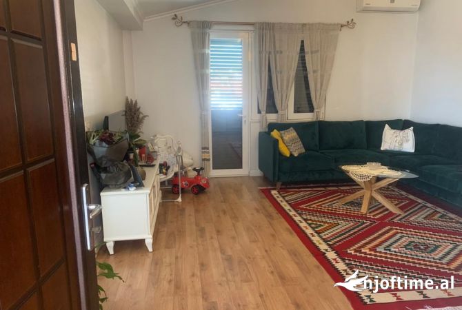 Shitet Apartament Papafingo 2+1 me Certifikate Pronesie ne rrugen gramos Pashko