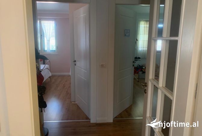 Shtepi ne shitje Apartament ne Tirane, 2+1, Mobilimi E mobiluar, Pagesa 150,000  Euro.