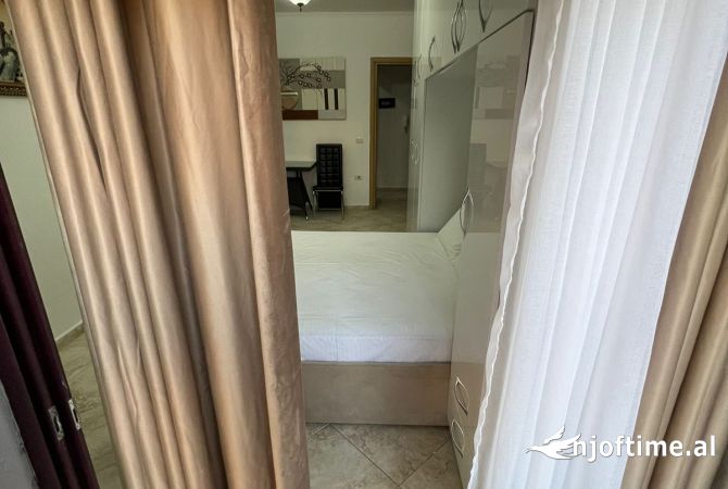 Shtepi me qera Apartament ne Tirane, Garsoniere, Mobilimi E mobiluar, Pagesa 450  Euro.