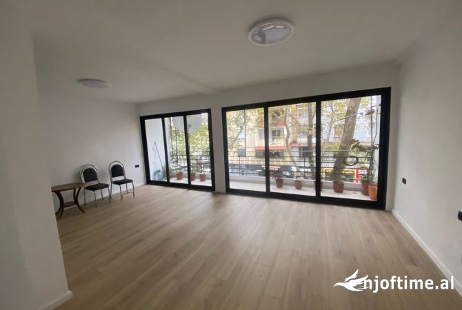 Ambient biznesi me qera 3+1 ne Tirane - 1,200 Euro