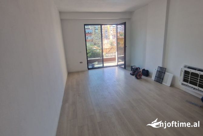 Ambient biznesi me qera 3+1 ne Tirane - 700 Euro