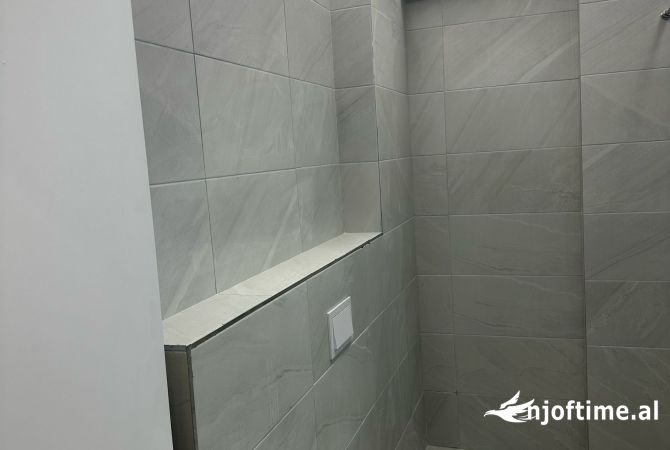 Shtepi ne shitje Apartament ne Tirane, 1+1, Mobilimi Bosh, pa mobiluar, Pagesa 134,999  Euro.