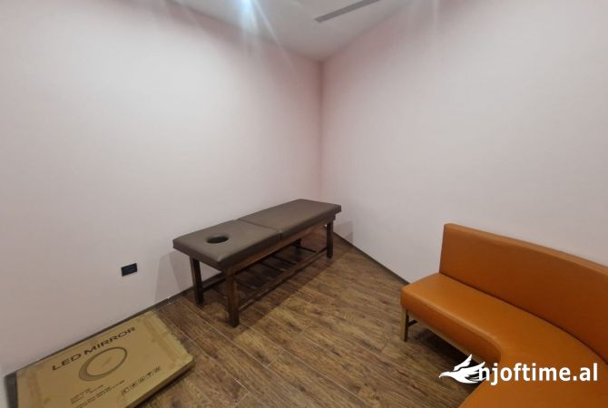 Ambient biznesi me qera 3+1 ne Tirane - 4,000 Euro