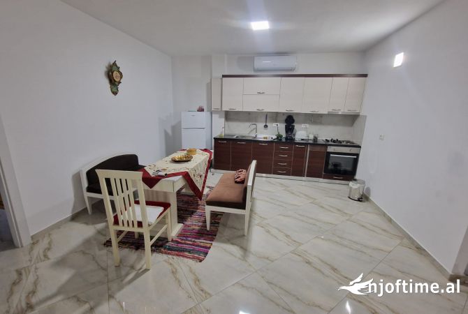 Shtepi me qera Apartament ne Tirane, 2+1, Mobilimi E mobiluar, Pagesa 600  Euro.