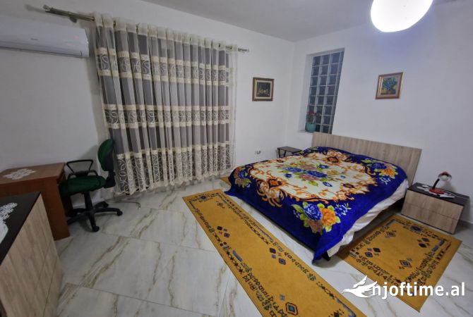 Shtepi me qera Apartament ne Tirane, 2+1, Mobilimi E mobiluar, Pagesa 600  Euro.
