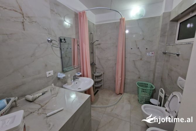 Shtepi me qera Apartament ne Tirane, 2+1, Mobilimi E mobiluar, Pagesa 600  Euro.
