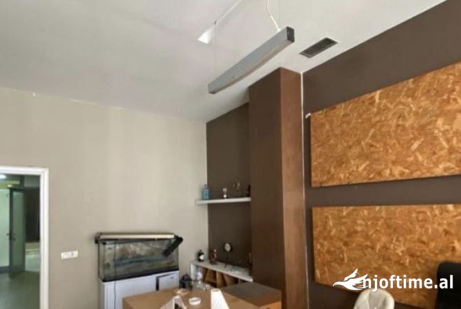 Ambient biznesi me qera 3+1 ne Tirane - 600 Euro