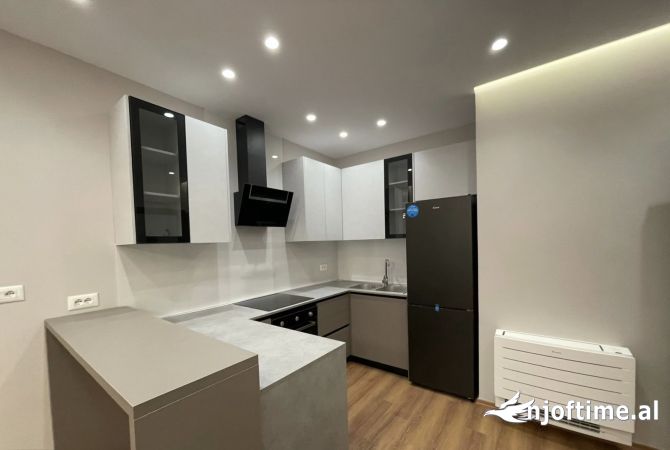 Shtepi me qera Apartament ne Tirane, 2+1, Mobilimi E mobiluar, Pagesa 830  Euro.