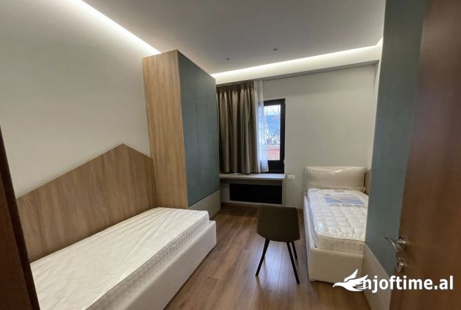 Shtepi me qera Apartament ne Tirane, 2+1, Mobilimi E mobiluar, Pagesa 830  Euro.