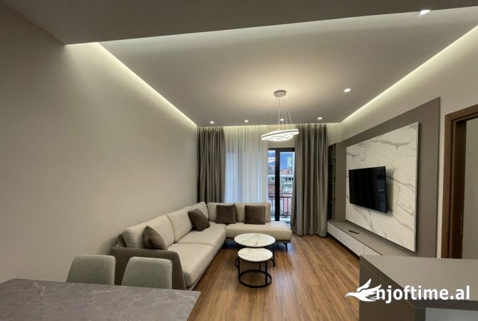 Shtepi me qera 2+1 ne Tirane - 830 Euro