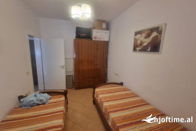 Shtepi me qera Apartament ne Tirane, 2+1, Mobilimi E mobiluar, Pagesa 400  Euro.