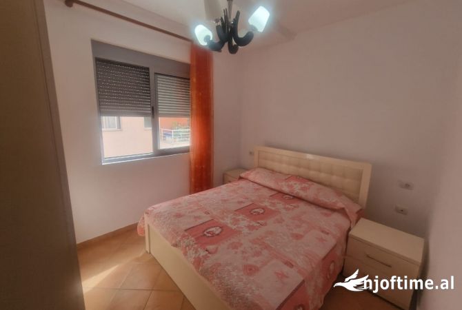 Shtepi me qera Apartament ne Tirane, 2+1, Mobilimi E mobiluar, Pagesa 400  Euro.