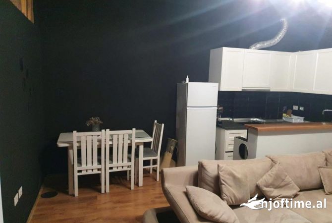Shtepi ne shitje Apartament ne Tirane, 2+1, Mobilimi E mobiluar, Pagesa 150,000  Euro.