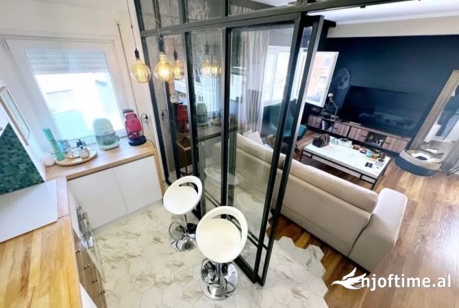 Shtepi ne shitje Apartament ne Tirane, 2+1, Mobilimi E mobiluar, Pagesa 250,000  Euro.