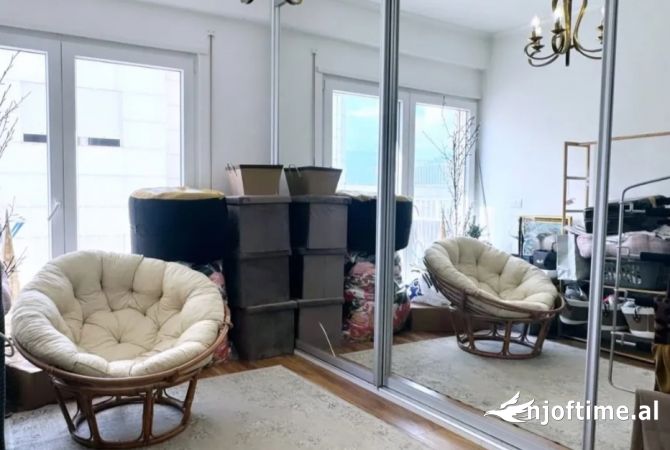 Shtepi ne shitje Apartament ne Tirane, 2+1, Mobilimi E mobiluar, Pagesa 250,000  Euro.