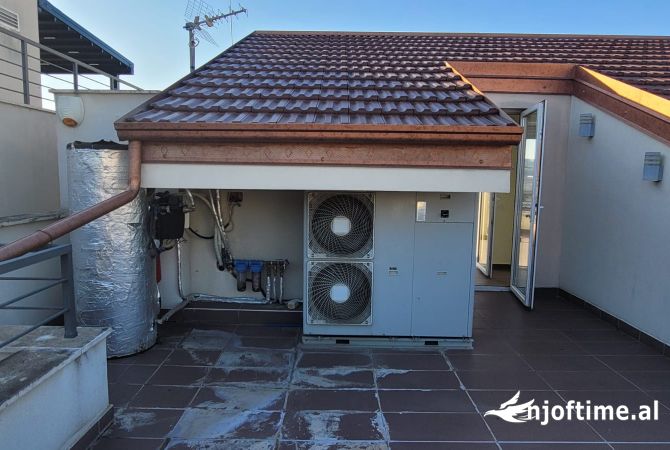 Shtepi ne shitje Vila Luksoze ne Tirane, 4+1, Mobilimi E mobiluar, Pagesa 700,000  Euro.