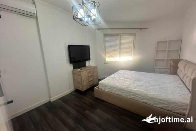 Shtepi ne shitje Apartament ne Tirane, 3+1, Mobilimi E mobiluar, Pagesa 138,000  Euro.
