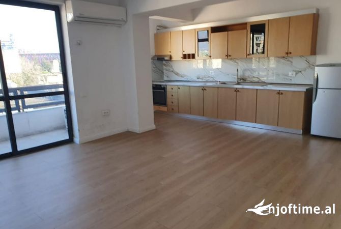 Ambient biznesi me qera 3+1 ne Tirane - 800 Euro