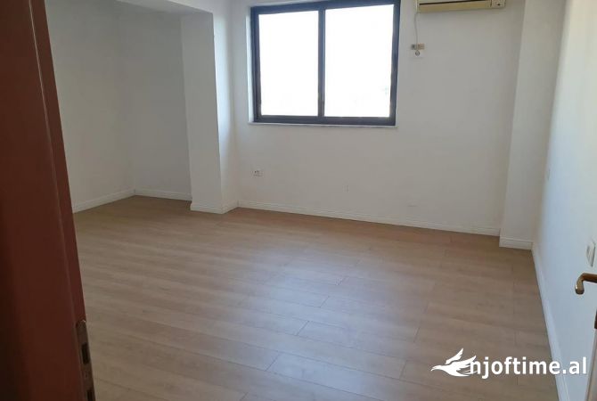 Ambient biznesi me qera 3+1 ne Tirane - 800 Euro