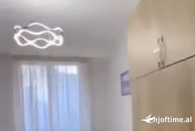 Shtepi ne shitje Apartament ne Tirane, 1+1, Mobilimi E mobiluar, Pagesa 88,000  Euro.