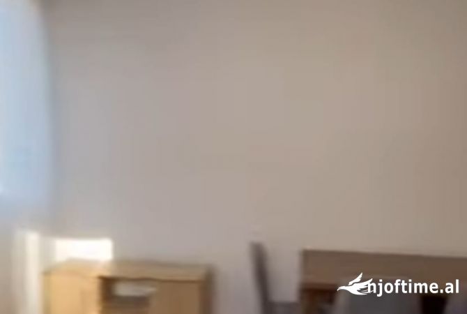 Shtepi ne shitje Apartament ne Tirane, 1+1, Mobilimi E mobiluar, Pagesa 88,000  Euro.