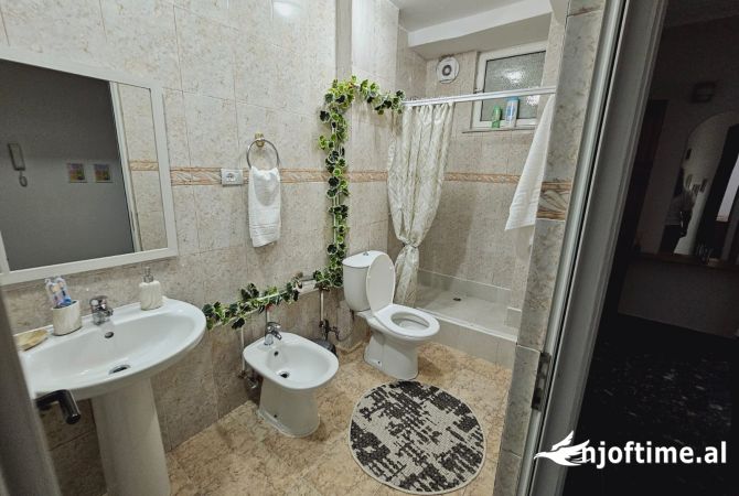 Shtepi me qera Apartament ne Tirane, 1+1, Mobilimi E mobiluar, Pagesa 550  Euro.