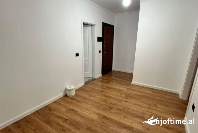 Shtepi ne shitje Apartament ne Tirane, 2+1, Mobilimi Bosh, pa mobiluar, Pagesa 155,000  Euro.