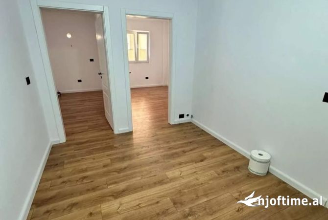 Shtepi ne shitje Apartament ne Tirane, 2+1, Mobilimi Bosh, pa mobiluar, Pagesa 155,000  Euro.