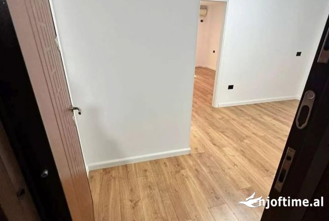 Shtepi ne shitje Apartament ne Tirane, 2+1, Mobilimi Bosh, pa mobiluar, Pagesa 155,000  Euro.